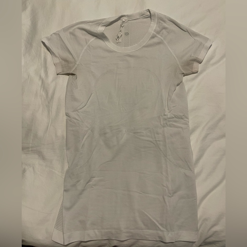 White Lululemon Size 8 Swiftly Tech Short Sleeve